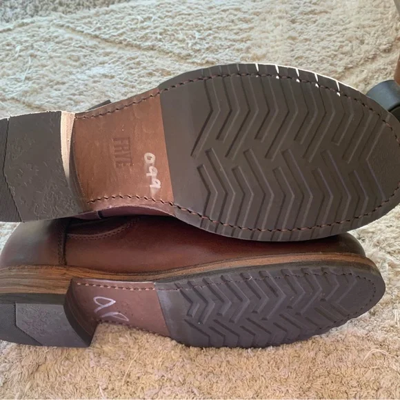 Frye Natalie Engineer Short Boot Brown Sz 8 - Picture 6 of 6